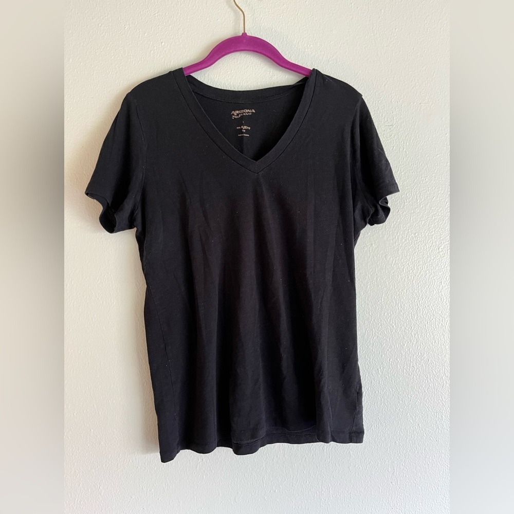 Size large, Arizona black V-neck shirt